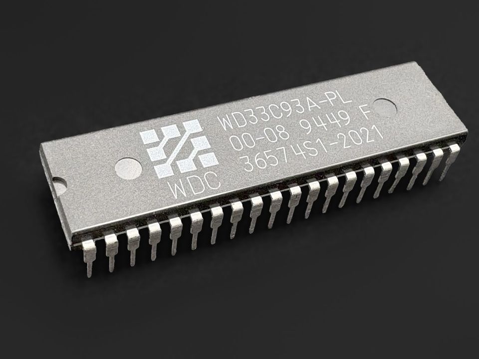 WD33C93A-PL 00-08 SCSI Controller Chip for Amiga 3000, A2091, A2090, A590, photo 1 of 2