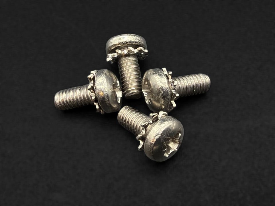 Replacement Case Screws for Macintosh II, IIx and IIfx: Stainless Steel with Lock Washer (Pack of 4), photo 1 of 2